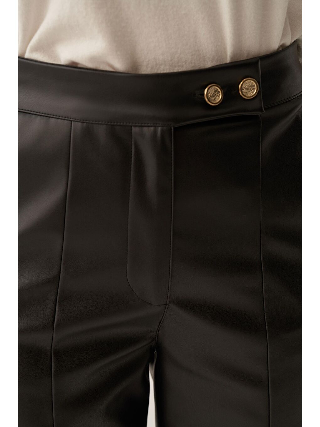 Siyah-Gold Düğmeli Süet Deri Pantolon-4