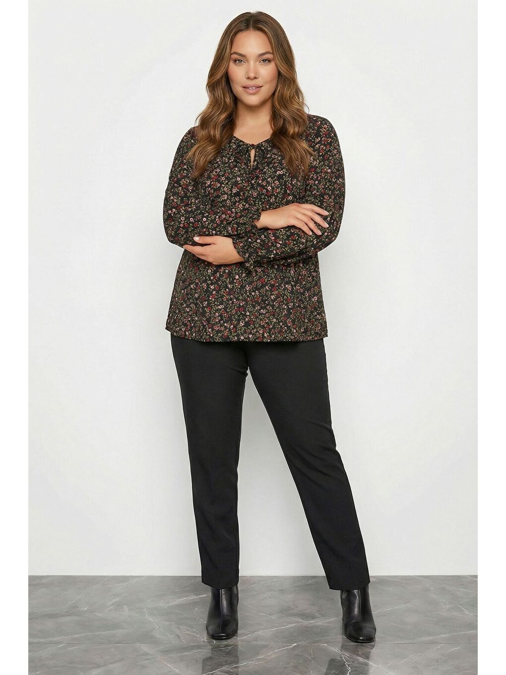 Büyük Beden İp Bağlamalı Siyah Çiçek Desenli Elbise 323002-1