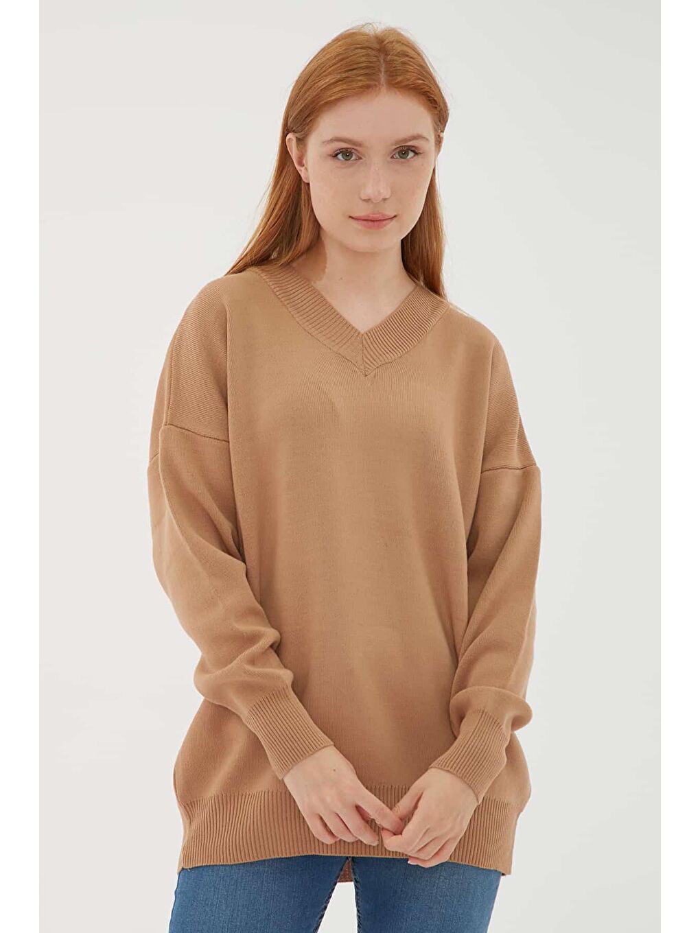 Fashion Friends Camel-Kahverengi Düşük Omuzlu V Yaka Relaxed Fit Kadın Kazak 23K0174K1