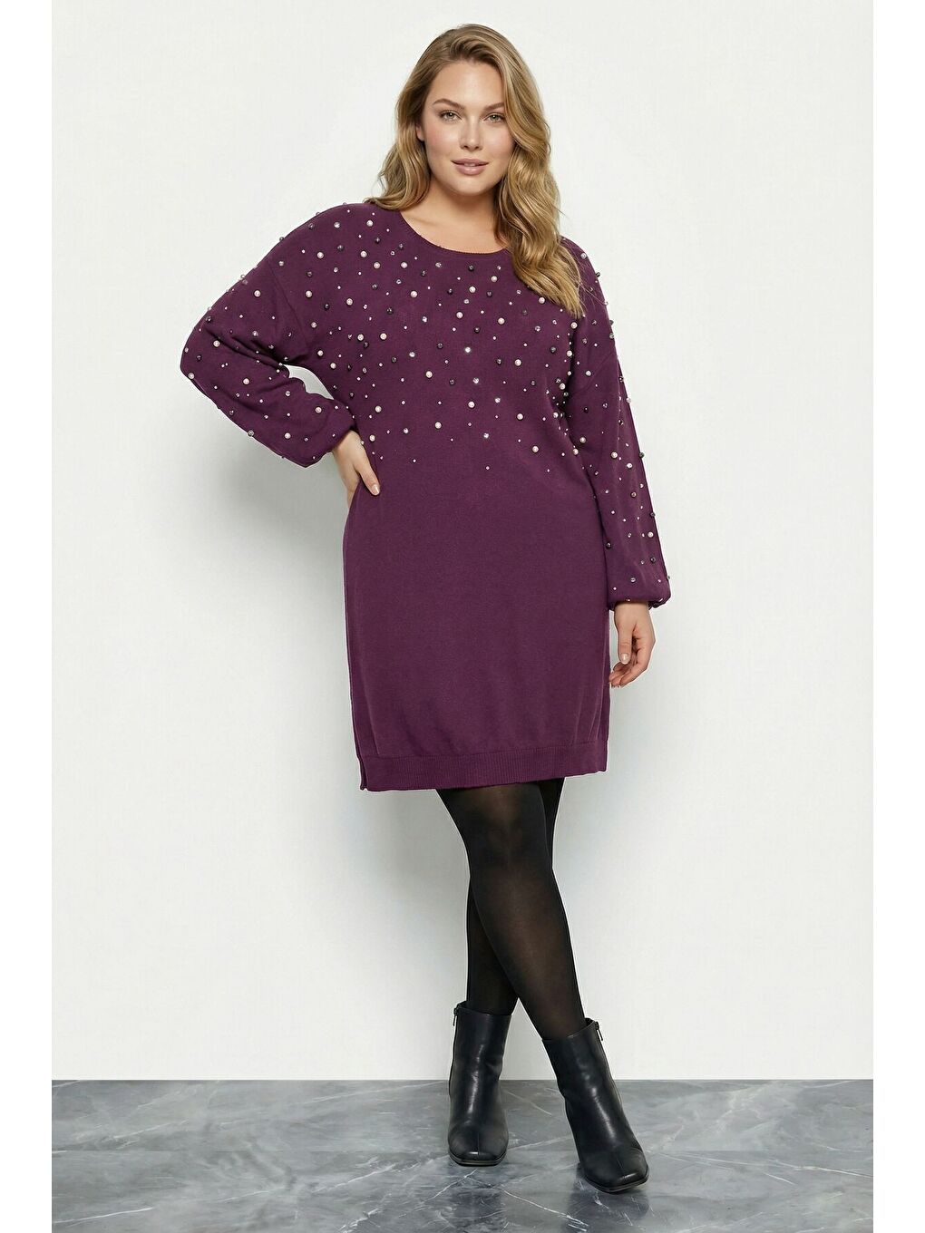 Büyük Beden İnci ve Taş Nakışlı Yumuşak Dokulu Mor Elbise 616396-1