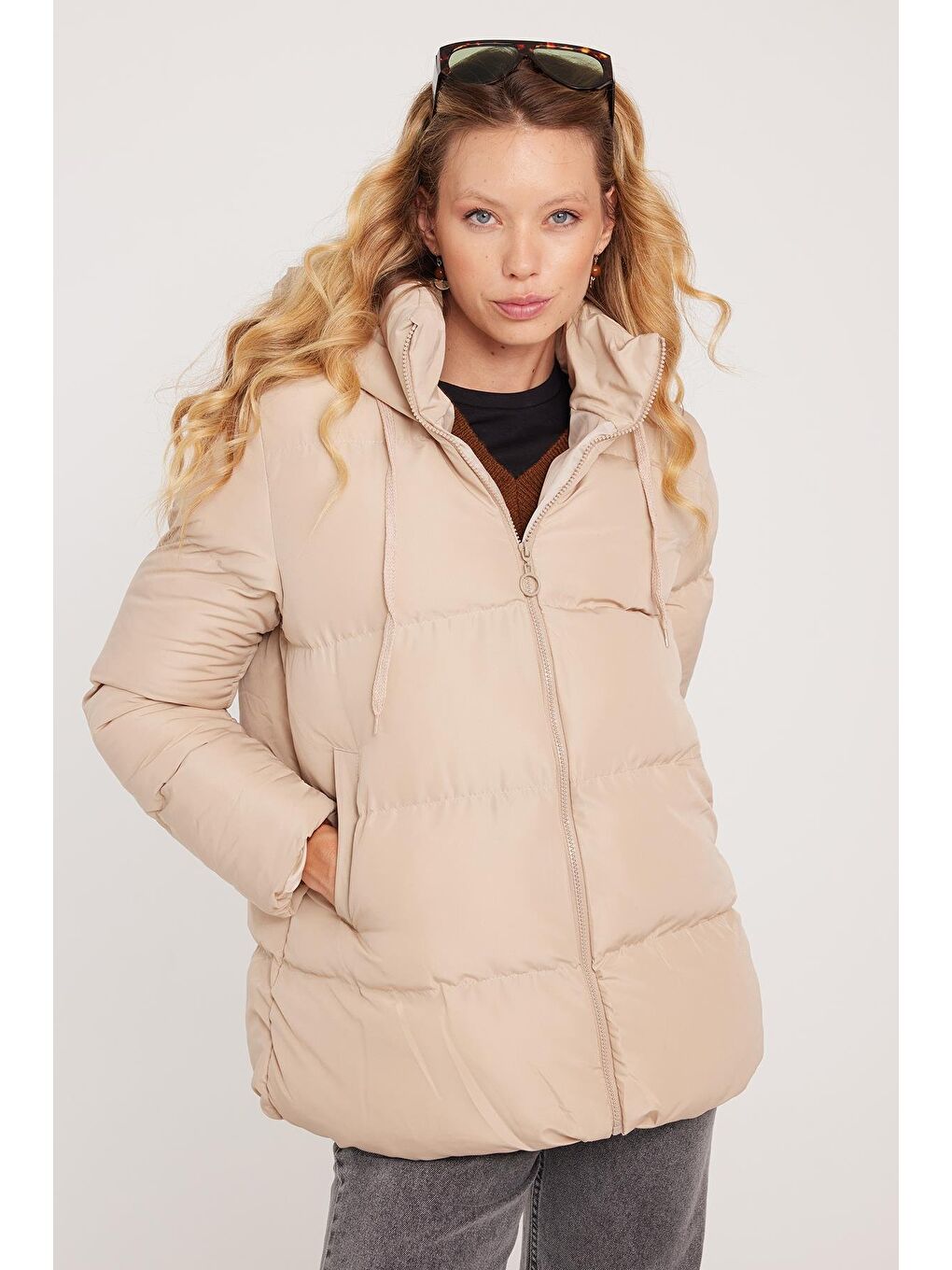 Kahverengi Kadın Relax Fit Rahat Kesim Su Geçirmez Kapüşonlu Camel Mont