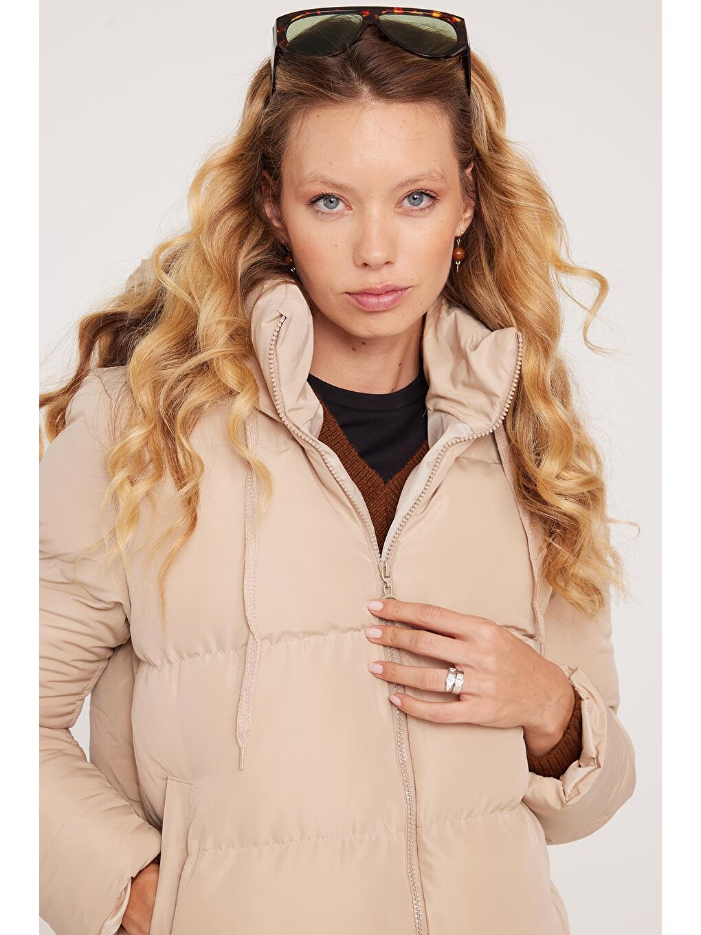 Kahverengi Kadın Relax Fit Rahat Kesim Su Geçirmez Kapüşonlu Camel Mont-1