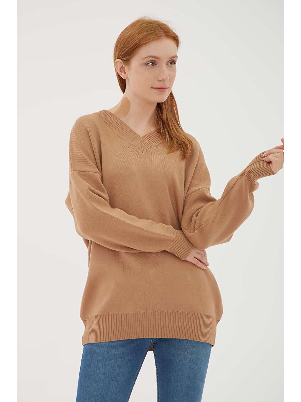 Fashion Friends Camel-Kahverengi Düşük Omuzlu V Yaka Relaxed Fit Kadın Kazak 23K0174K1 - 3