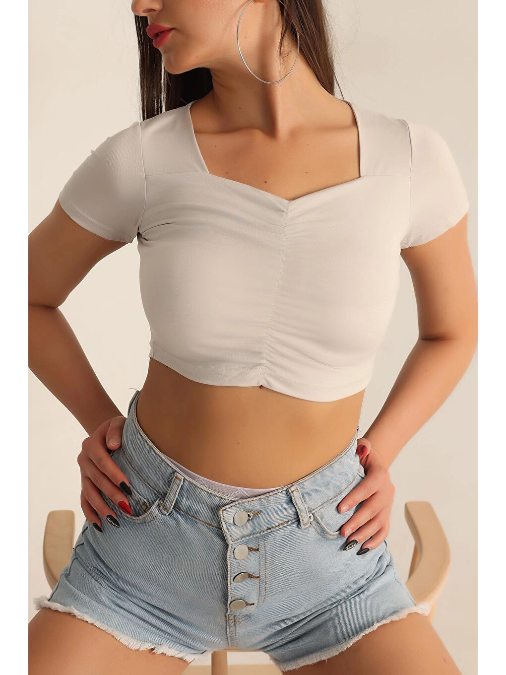 Bej Kadın Taş Kare Yaka Ön Büzgülü Crop Bluz HZL23S-SND120151-2