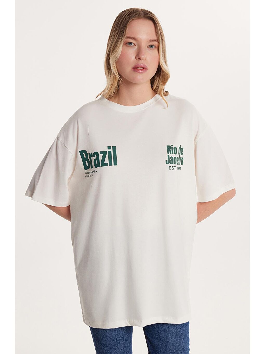 Kadın Relax Fit Rahat Kesim Kısa Kollu Bisiklet Yaka Baskılı Ekru Tişört