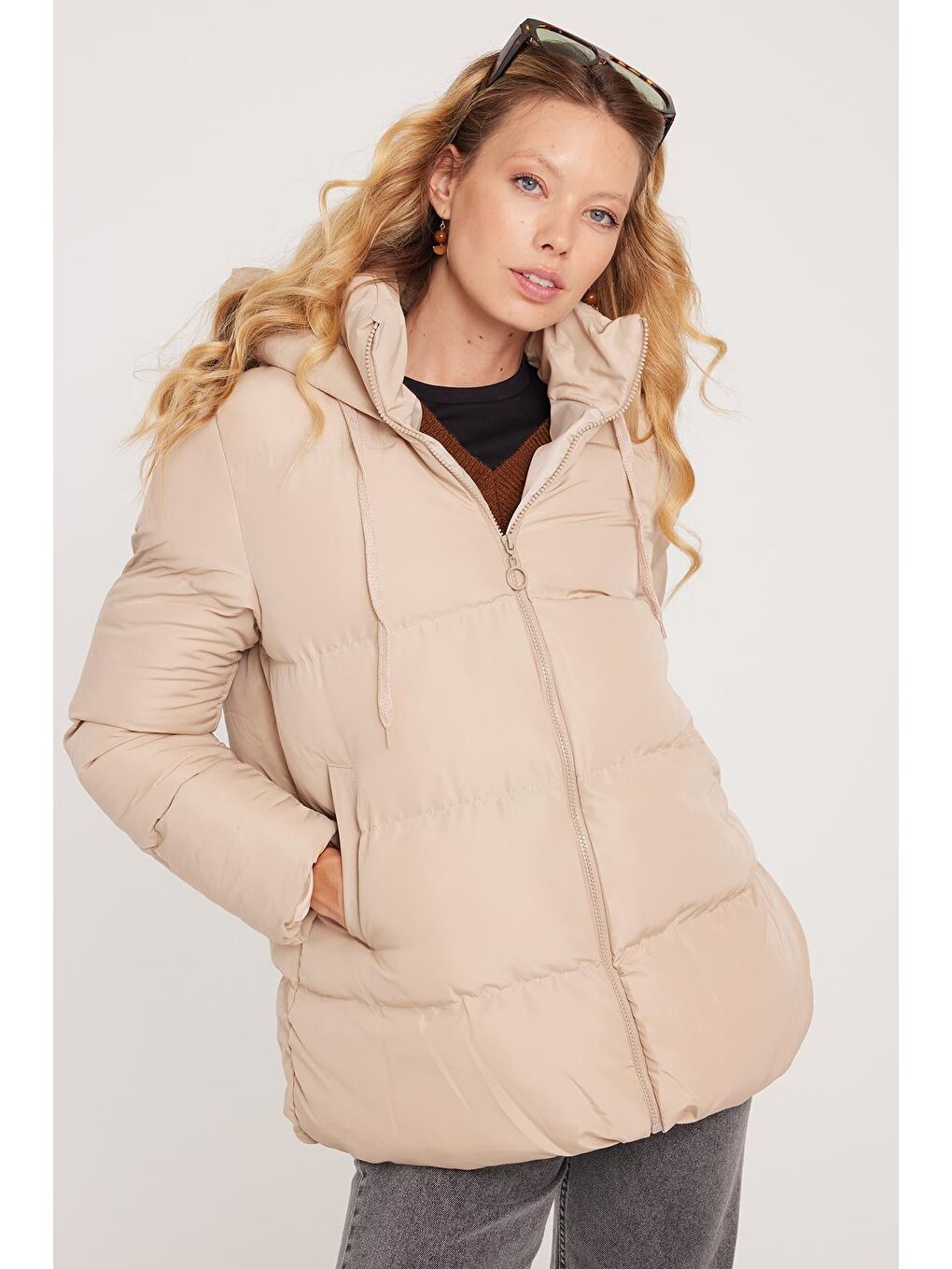 Kahverengi Kadın Relax Fit Rahat Kesim Su Geçirmez Kapüşonlu Camel Mont-4