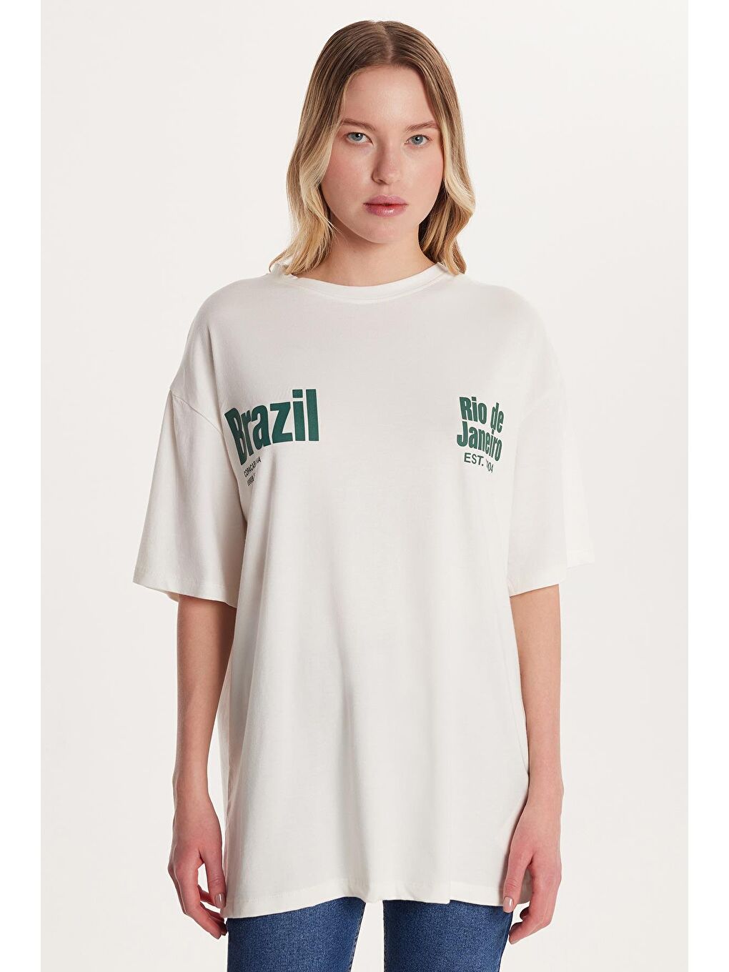 Kadın Relax Fit Rahat Kesim Kısa Kollu Bisiklet Yaka Baskılı Ekru Tişört-3