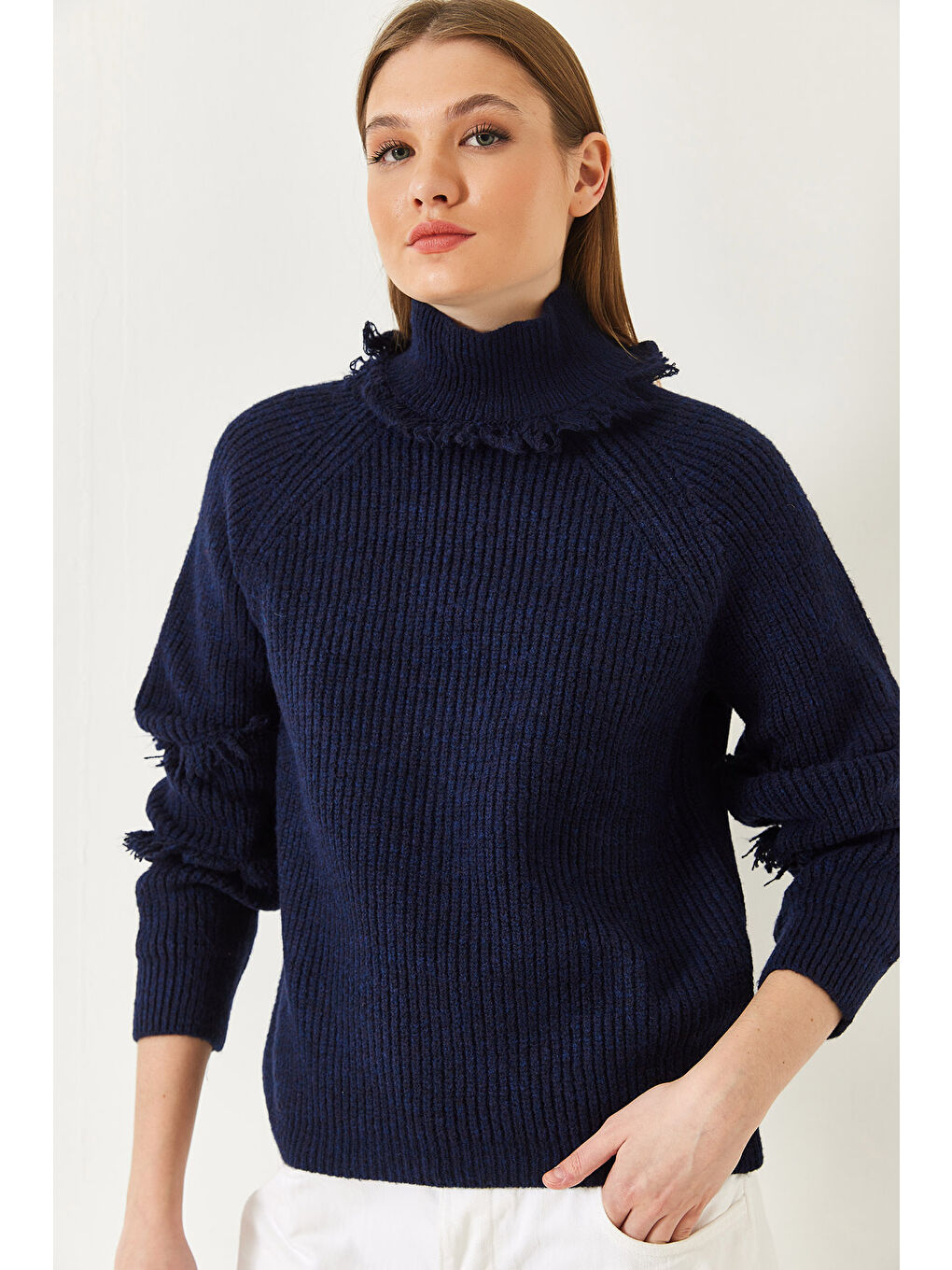 Lacivert Kadın Yaka ve Kol Saçaklı Triko Kazak-1