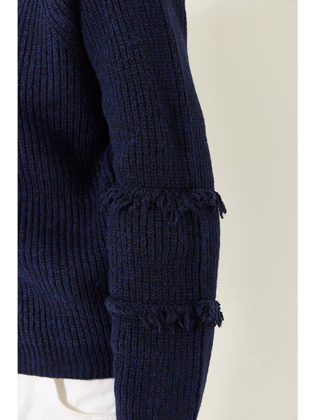 Lacivert Kadın Yaka ve Kol Saçaklı Triko Kazak-5