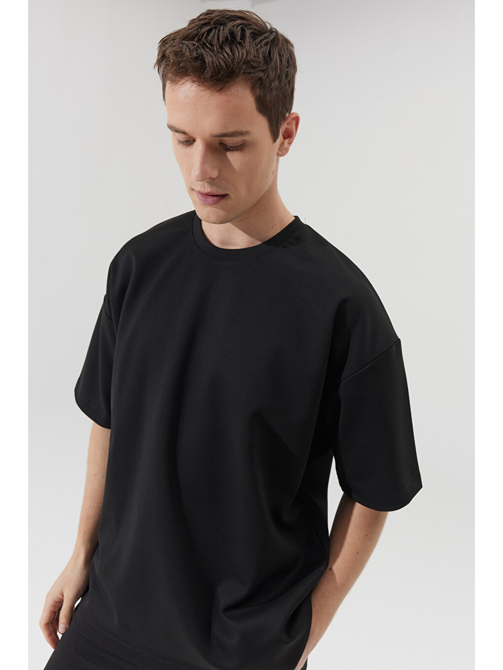 Erkek Siyah Oversize Bol Kesim Bisiklet Yaka Kısa Kollu Sweatshirt-2