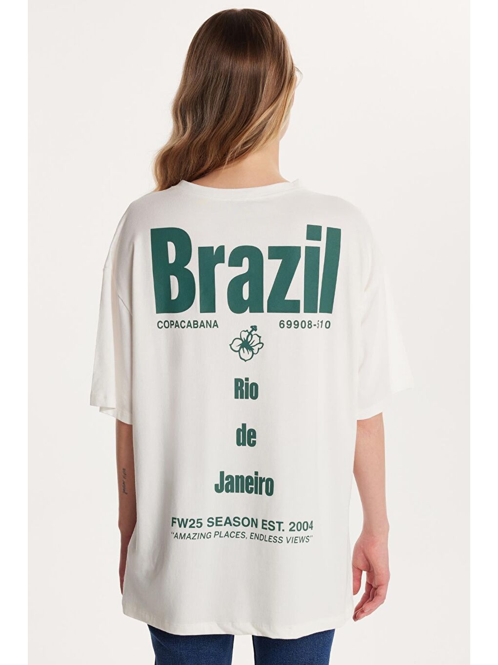 Kadın Relax Fit Rahat Kesim Kısa Kollu Bisiklet Yaka Baskılı Ekru Tişört-4