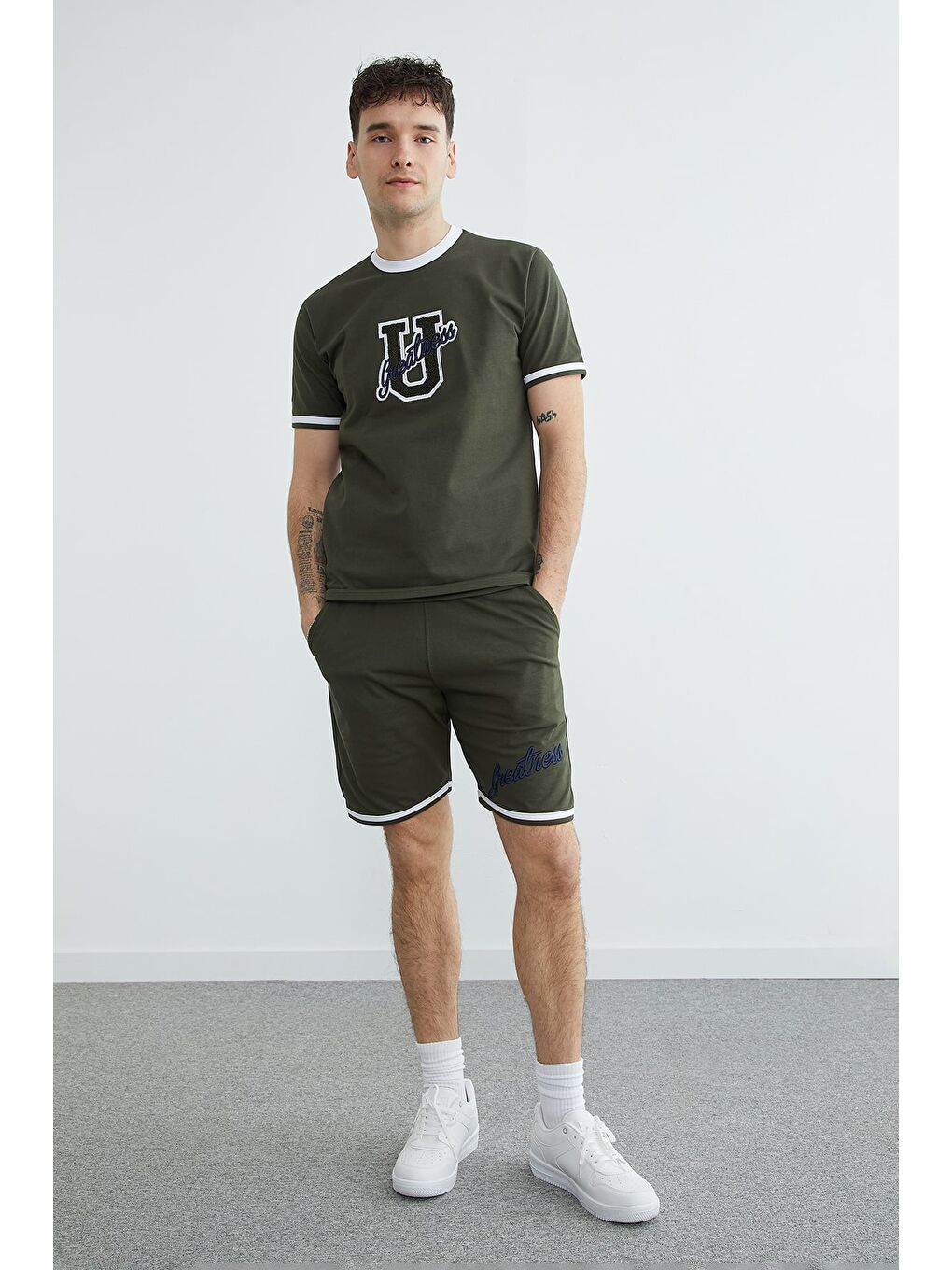 Haki Beli Bağlamalı Nakışlı Biye Detaylı Şort