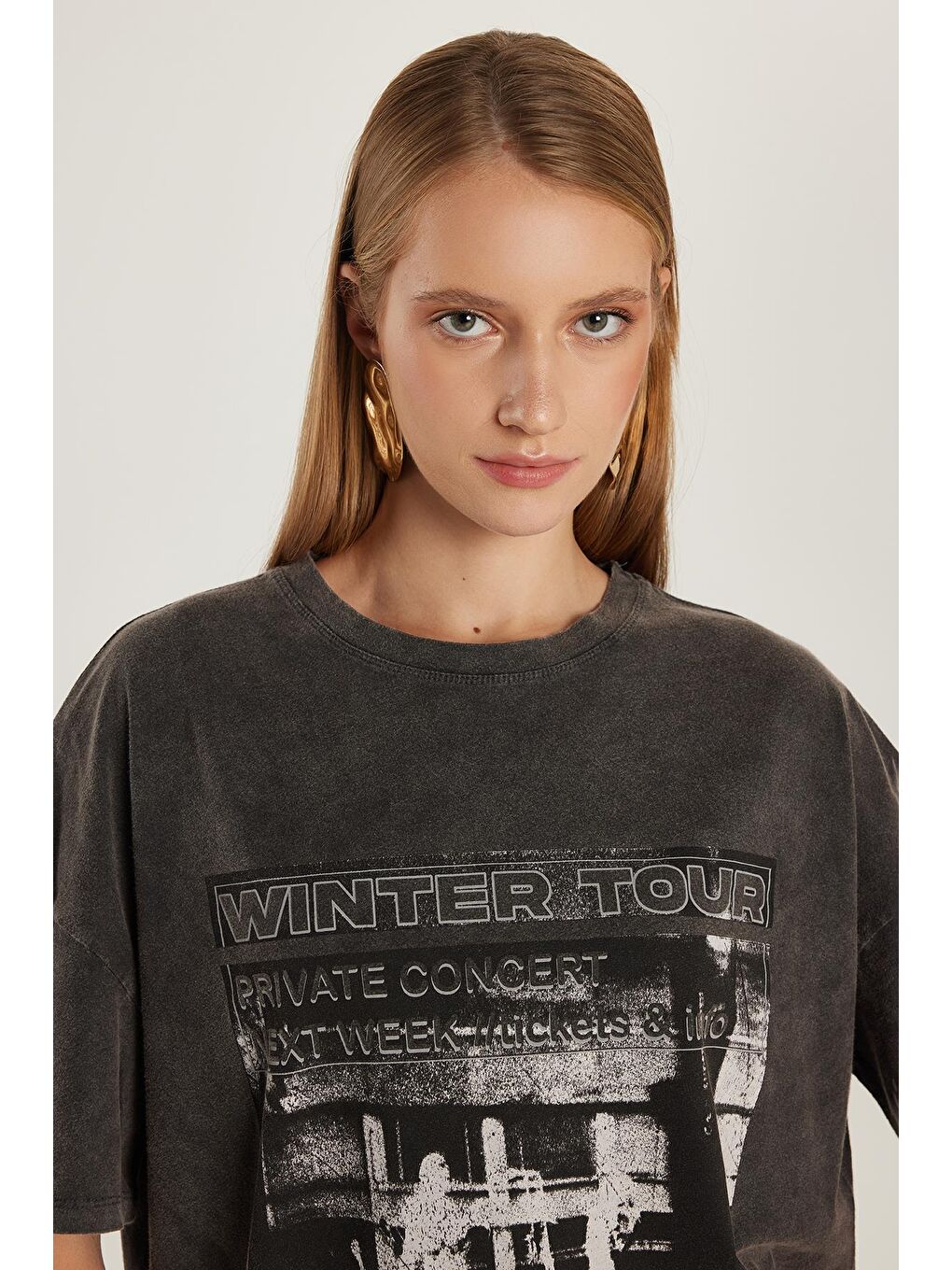 Kadın Relax Fit Rahat Kesim %100 Pamuk Kısa Kollu Bisiklet Yaka Baskılı Antrasit Tişört-1