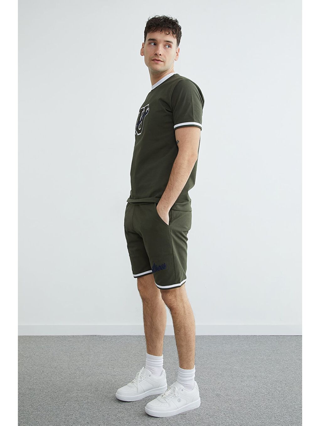 Haki Beli Bağlamalı Nakışlı Biye Detaylı Şort-2