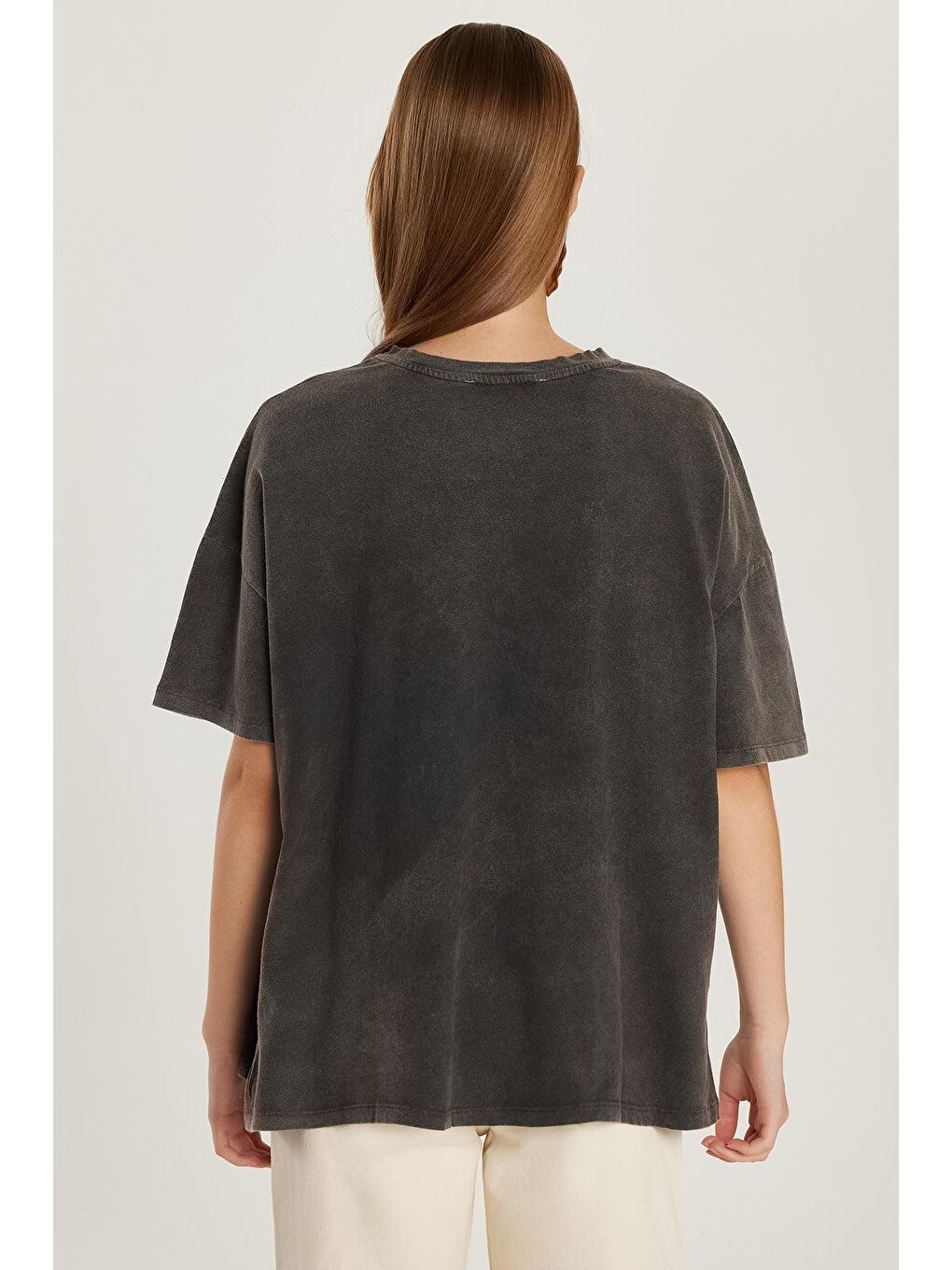 Kadın Relax Fit Rahat Kesim %100 Pamuk Kısa Kollu Bisiklet Yaka Baskılı Antrasit Tişört-4