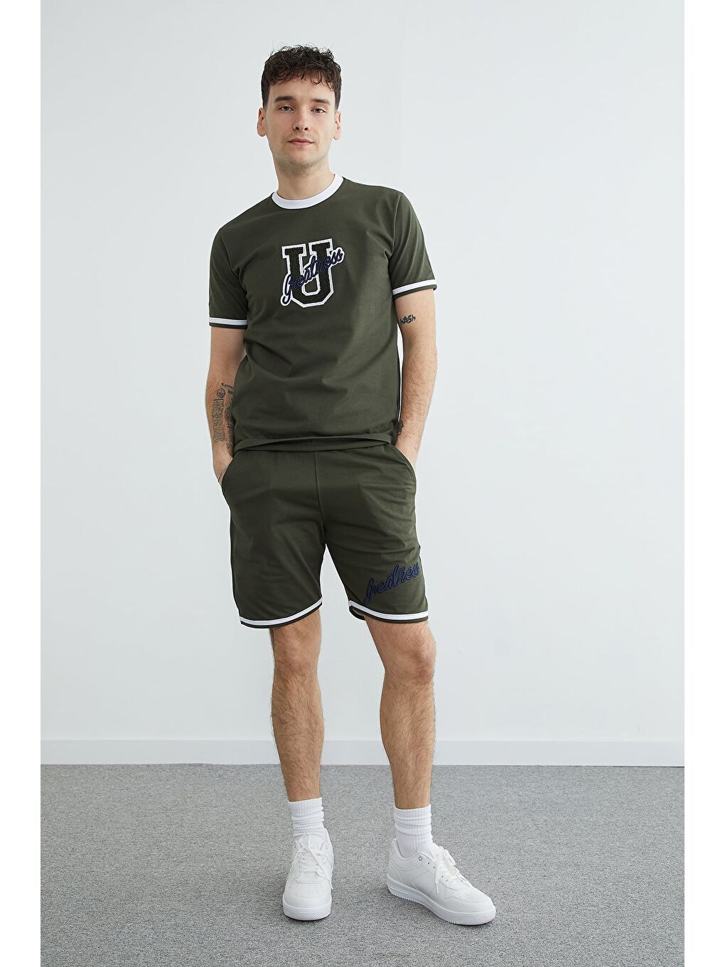 Haki Beli Bağlamalı Nakışlı Biye Detaylı Şort-3