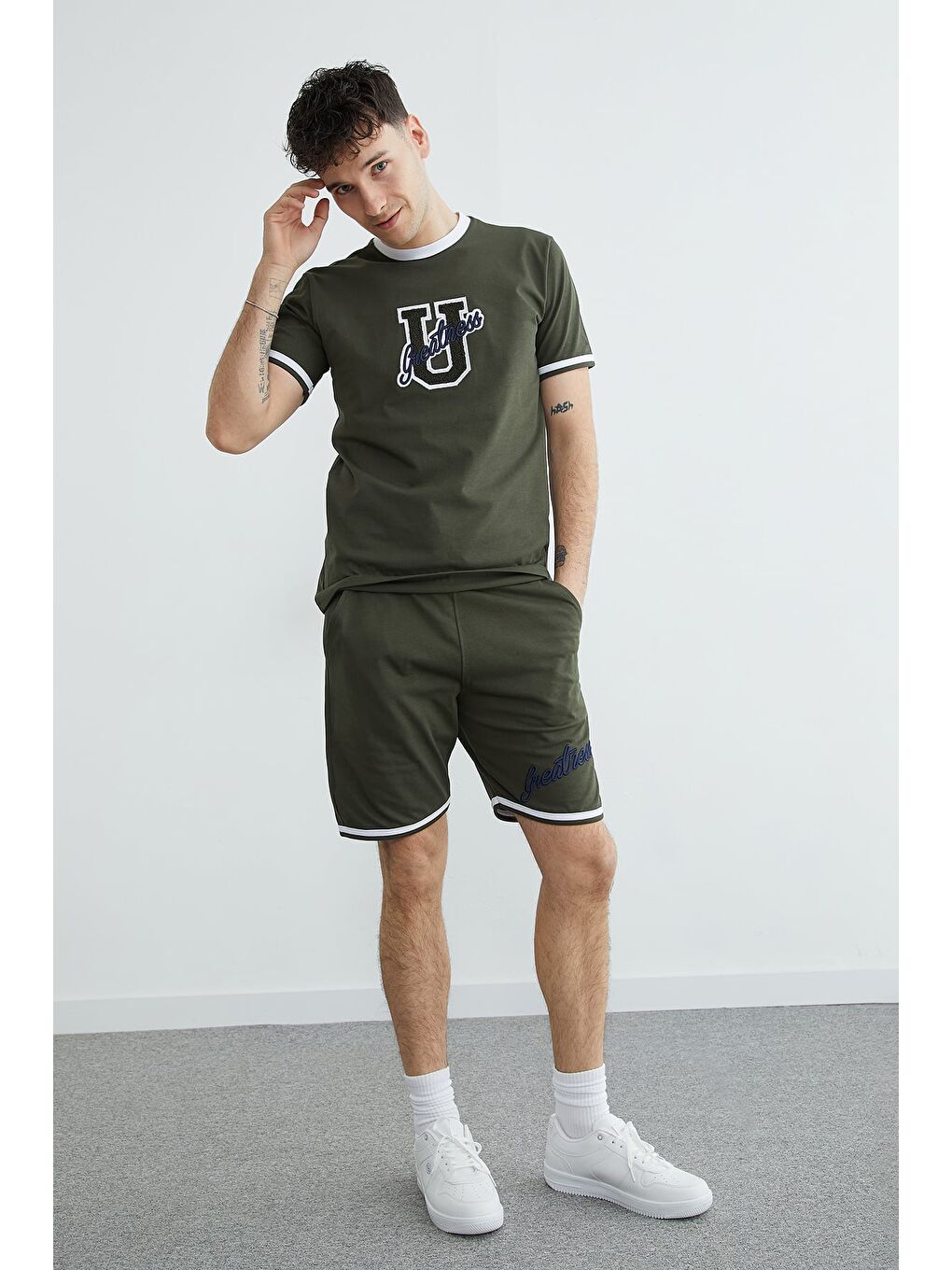 Haki Beli Bağlamalı Nakışlı Biye Detaylı Şort-4