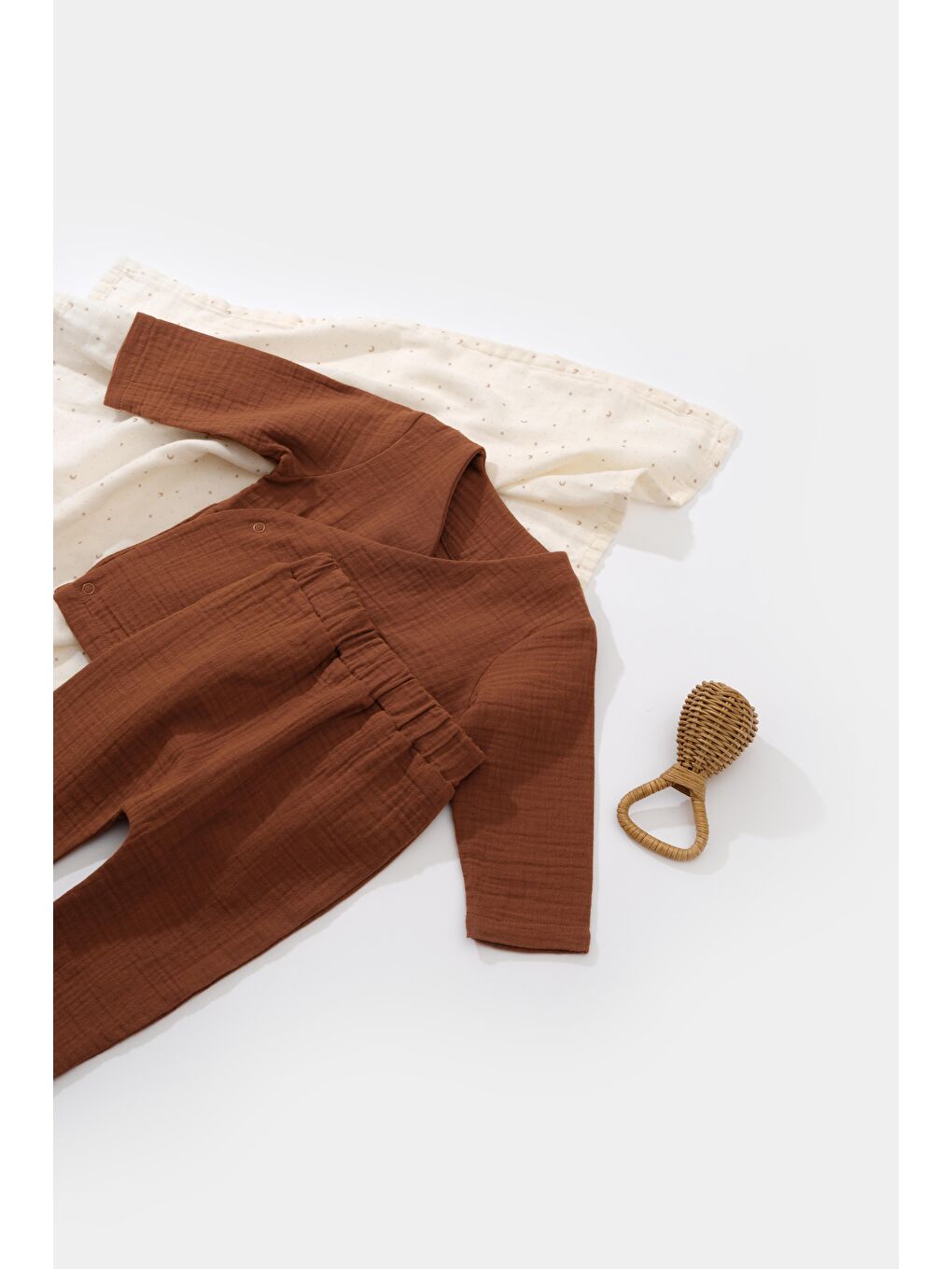 Unisex Bebek Pamuklu Kahverengi Müslin 2'Li Takım - Kruvaze Üst Ve Lastikli Pantolon-1