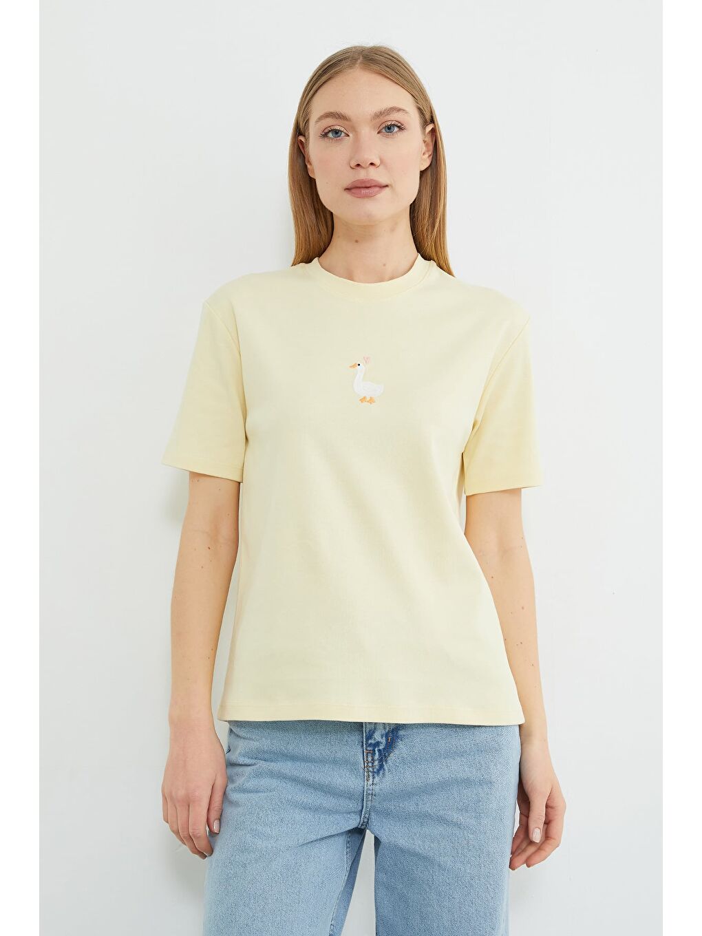 Sarı Ördek Nakışlı Bisiklet Yaka Salaş Tişört-1