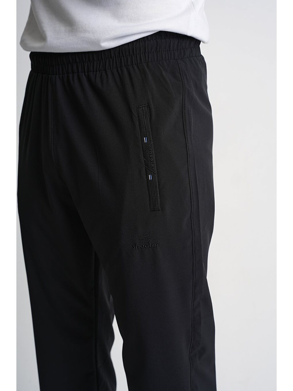 Siyah Erkek Fermuarlı Üç Cepli İnce Dökümlü Kumaş Rahat Kalıp Klasik Paça Eşofman Alt-3