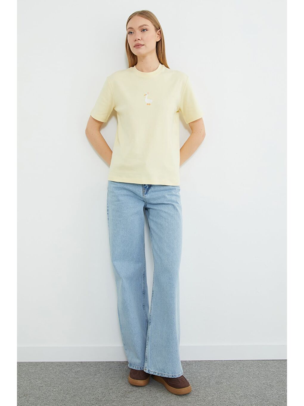 Sarı Ördek Nakışlı Bisiklet Yaka Salaş Tişört-3