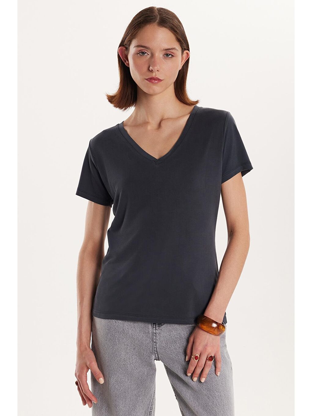 Kadın Relax Fit Rahat Kesim Modal V Yaka Antrasit Tişört