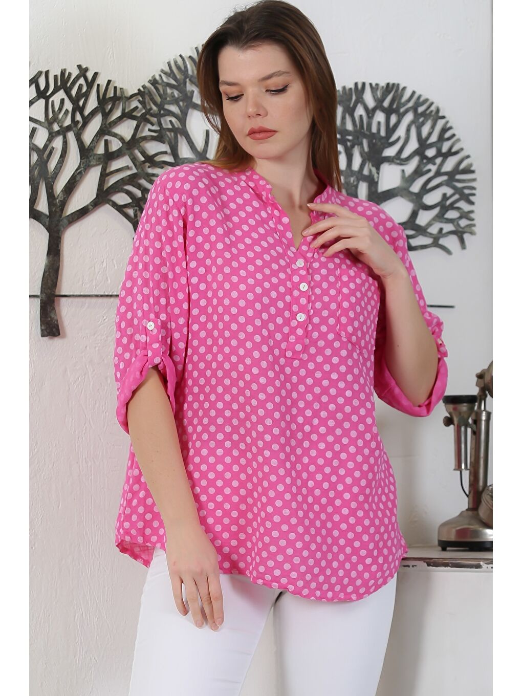 İtalyan Fuşya Hakim Yaka Düğmeli 3/4 Kol Puantiyeli Cepli Casual Arkası Uzun Dokuma Bluz 65 63-2