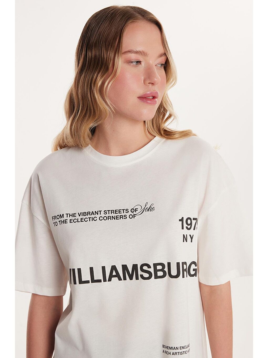 Kadın Relax Fit Rahat Kesim %100 Pamuk Kısa Kollu Baskılı Bisiklet Yaka Ekru Tişört-1