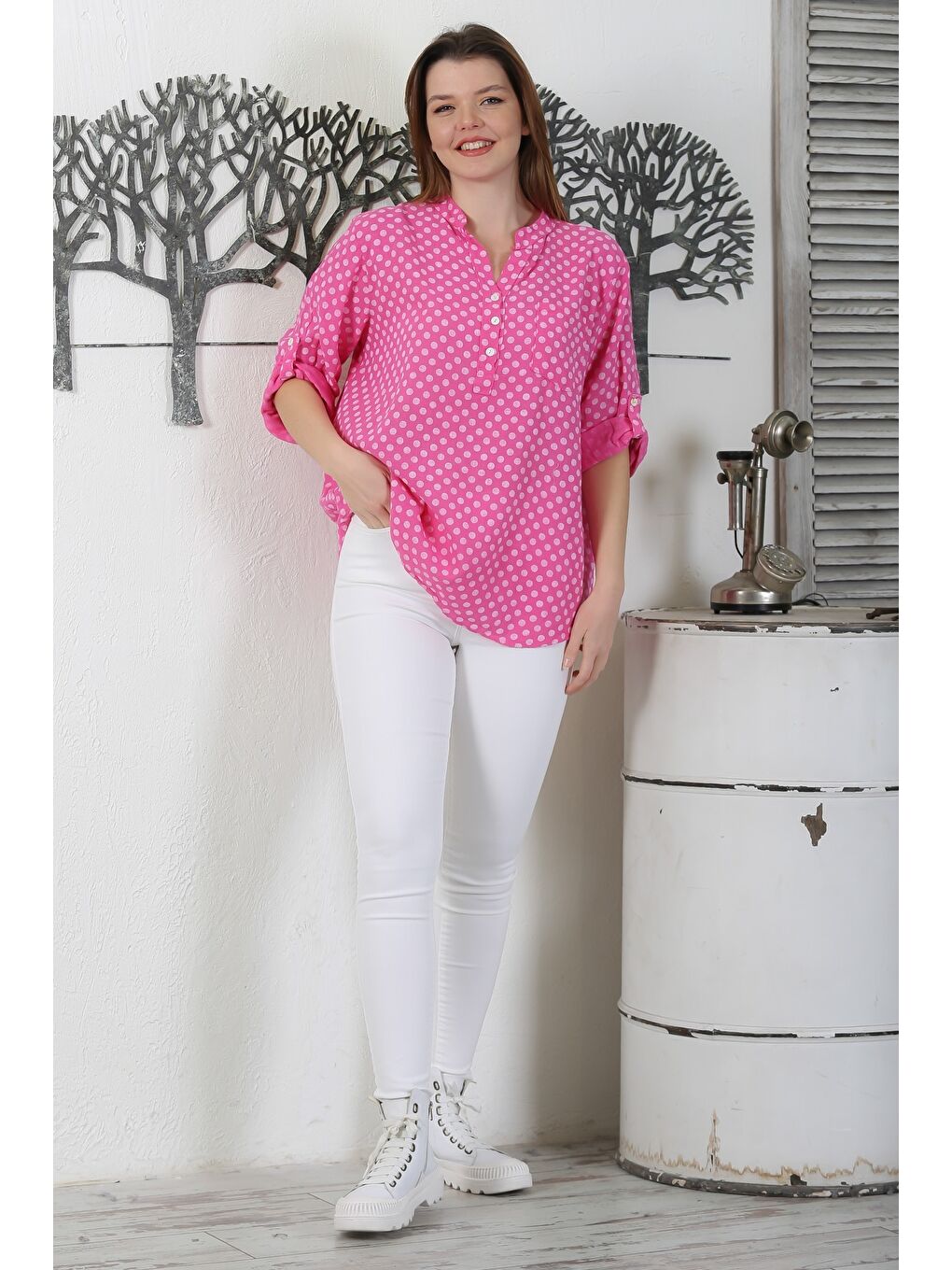 İtalyan Fuşya Hakim Yaka Düğmeli 3/4 Kol Puantiyeli Cepli Casual Arkası Uzun Dokuma Bluz 65 63-5