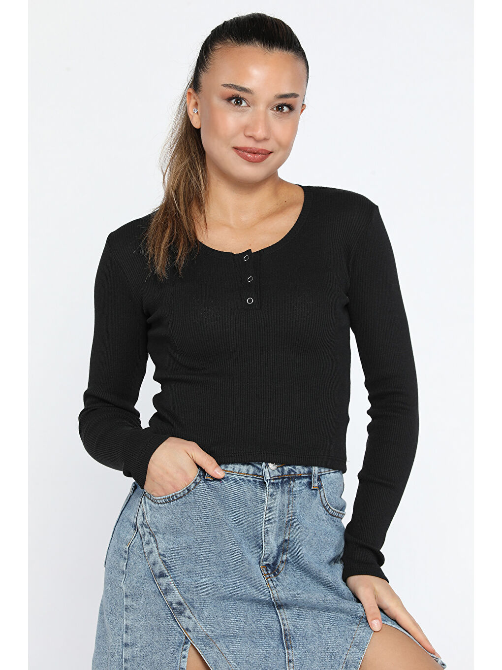 GÜLSELİ Siyah Kaşkorse Elastanlı Ön Çıtçıtlı Crop Top Bluz