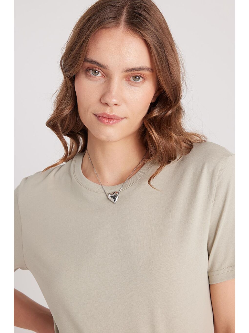 Bej Kadın Bol Kesim Rahat Duruş %100 Pamuk Yumuşak Dokulu Yeşil Bisiklet Yaka Tişört-1