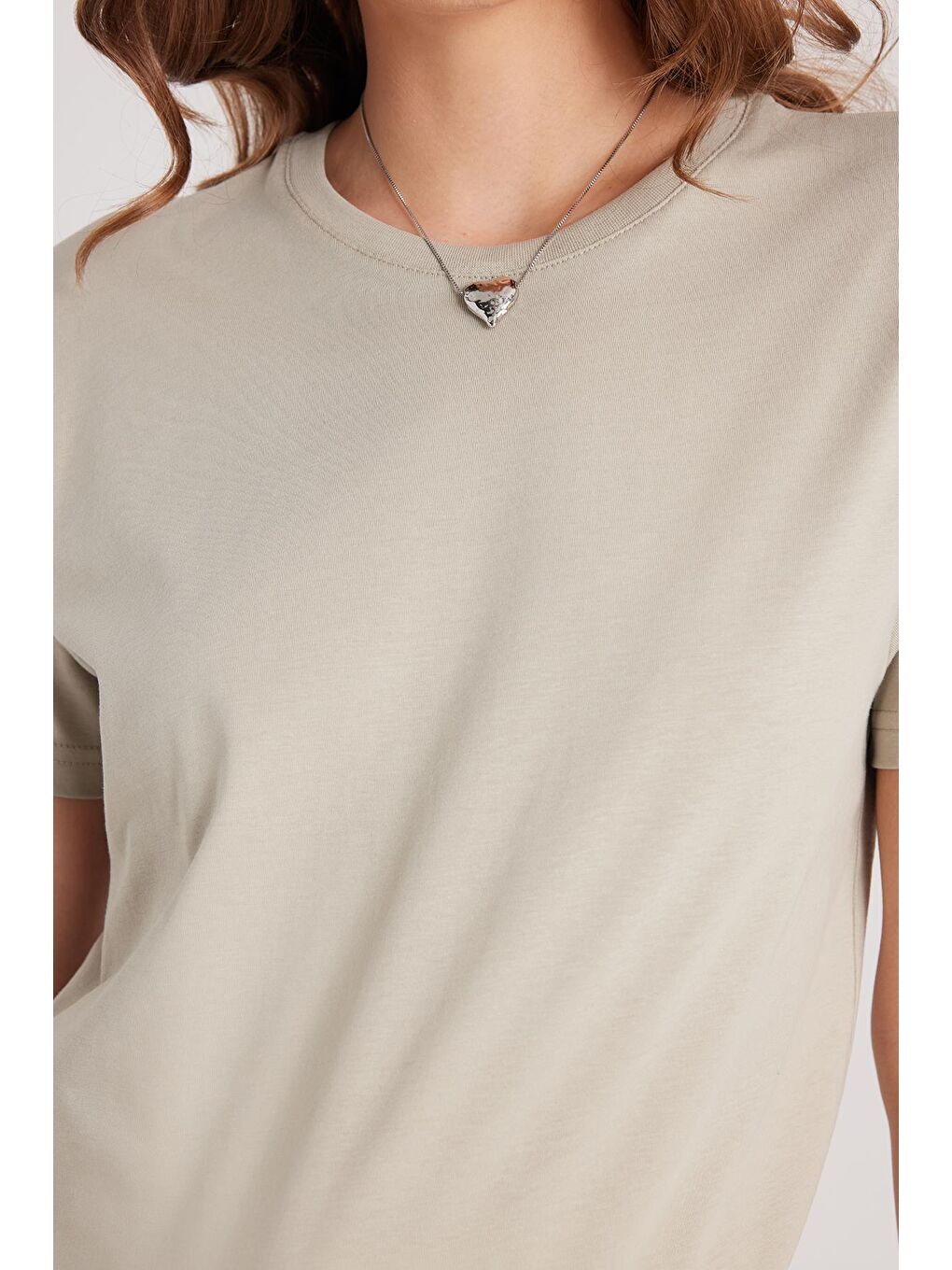 Bej Kadın Bol Kesim Rahat Duruş %100 Pamuk Yumuşak Dokulu Yeşil Bisiklet Yaka Tişört-2