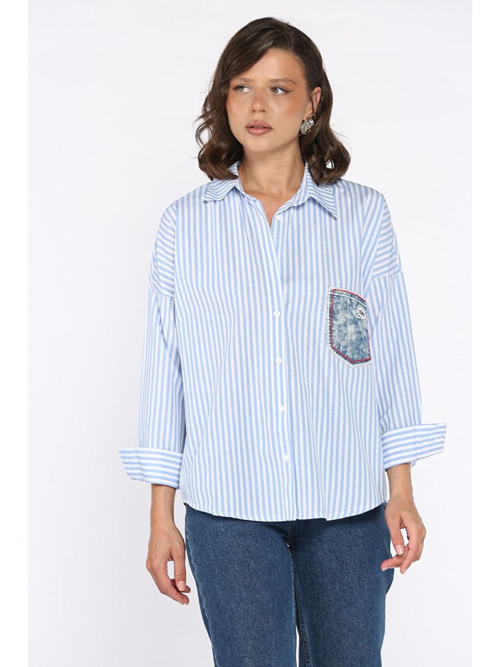 Mavi Çizgili Cepli Kadın Salaş Gömlek-1
