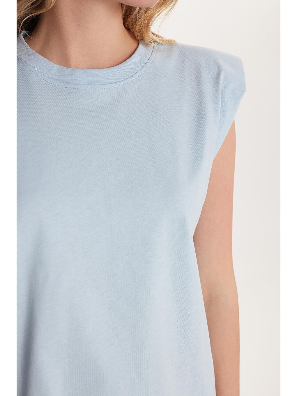 Kadın Relax Fit Rahat Kesim Sıfır Kol Bisiklet Yaka Mavi Tişört-2