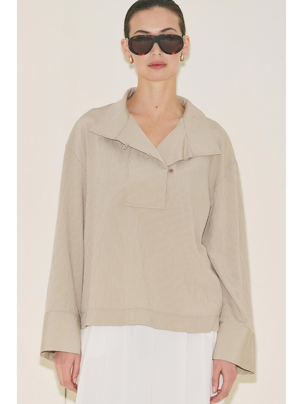 Geniş Yaka Çizgili Bluz Bej-2