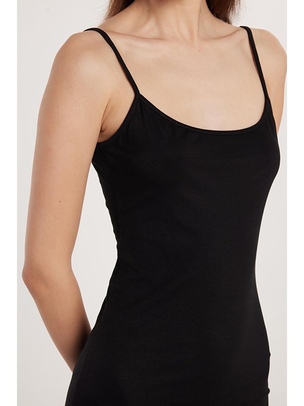 Kadın Slim Fit Dar Kesim İnce Askılı U Yaka Siyah Elbise-2