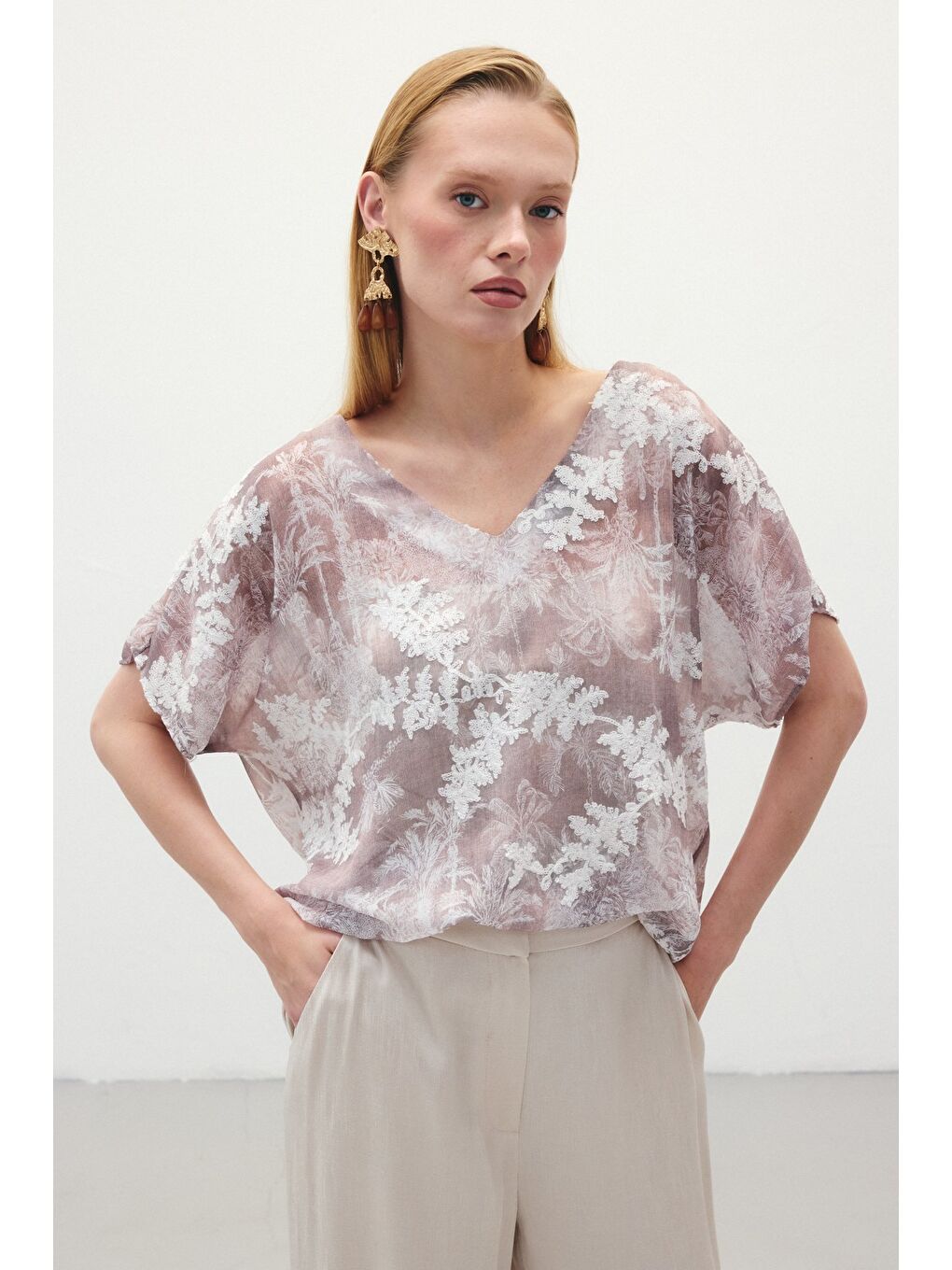 Kahverengi Nakışlı Kısa Kol Bluz - Camel