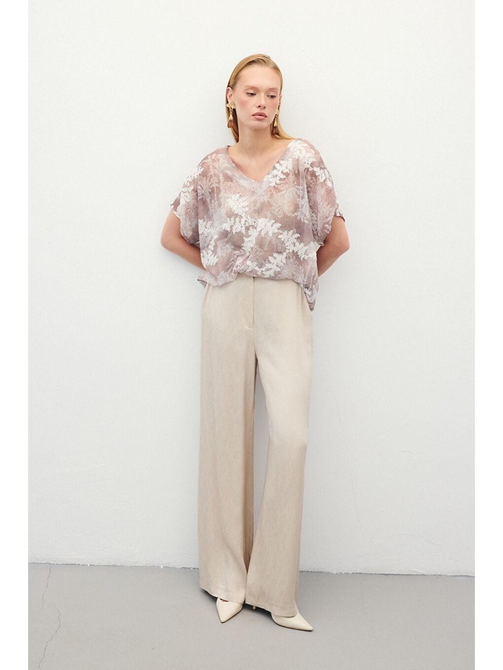 Kahverengi Nakışlı Kısa Kol Bluz - Camel-1