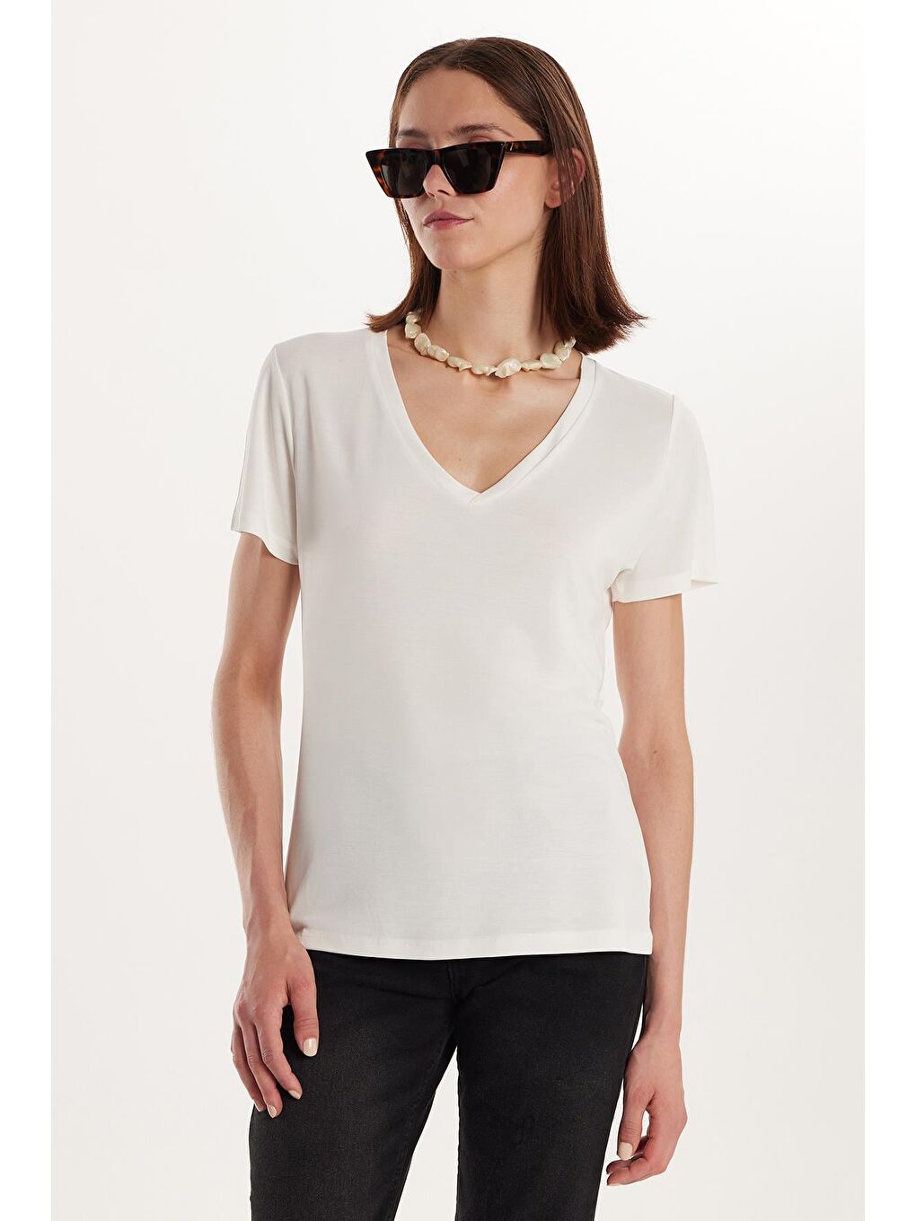 Kadın Relax Fit Rahat Kesim Modal V Yaka Ekru Tişört-3