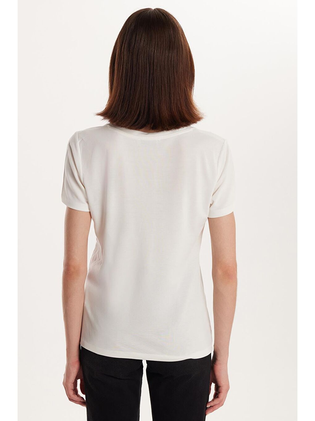 Kadın Relax Fit Rahat Kesim Modal V Yaka Ekru Tişört-4