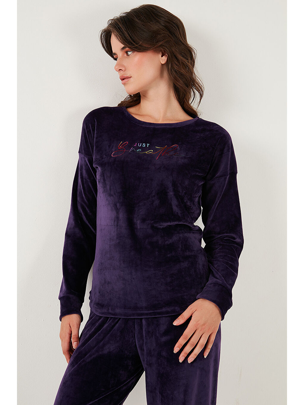 Mor Regular Fit Yumuşak Dokulu Kadife Kadın Pijama Takımı 6094200W4-5