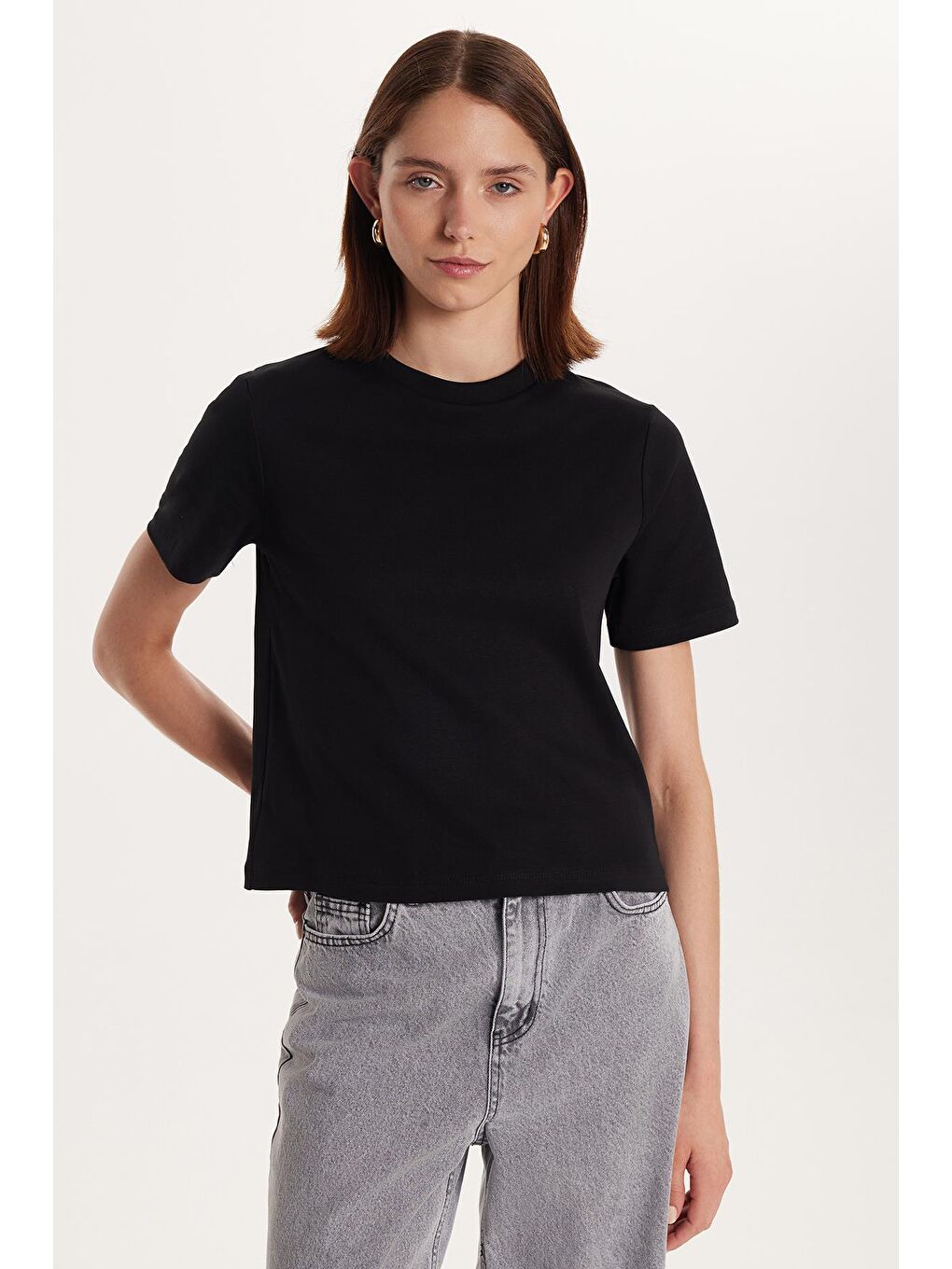 Kadın Relax Fit Rahat Kesim %100 Pamuk Kısa Kollu Bisiklet Yaka Siyah Tişört