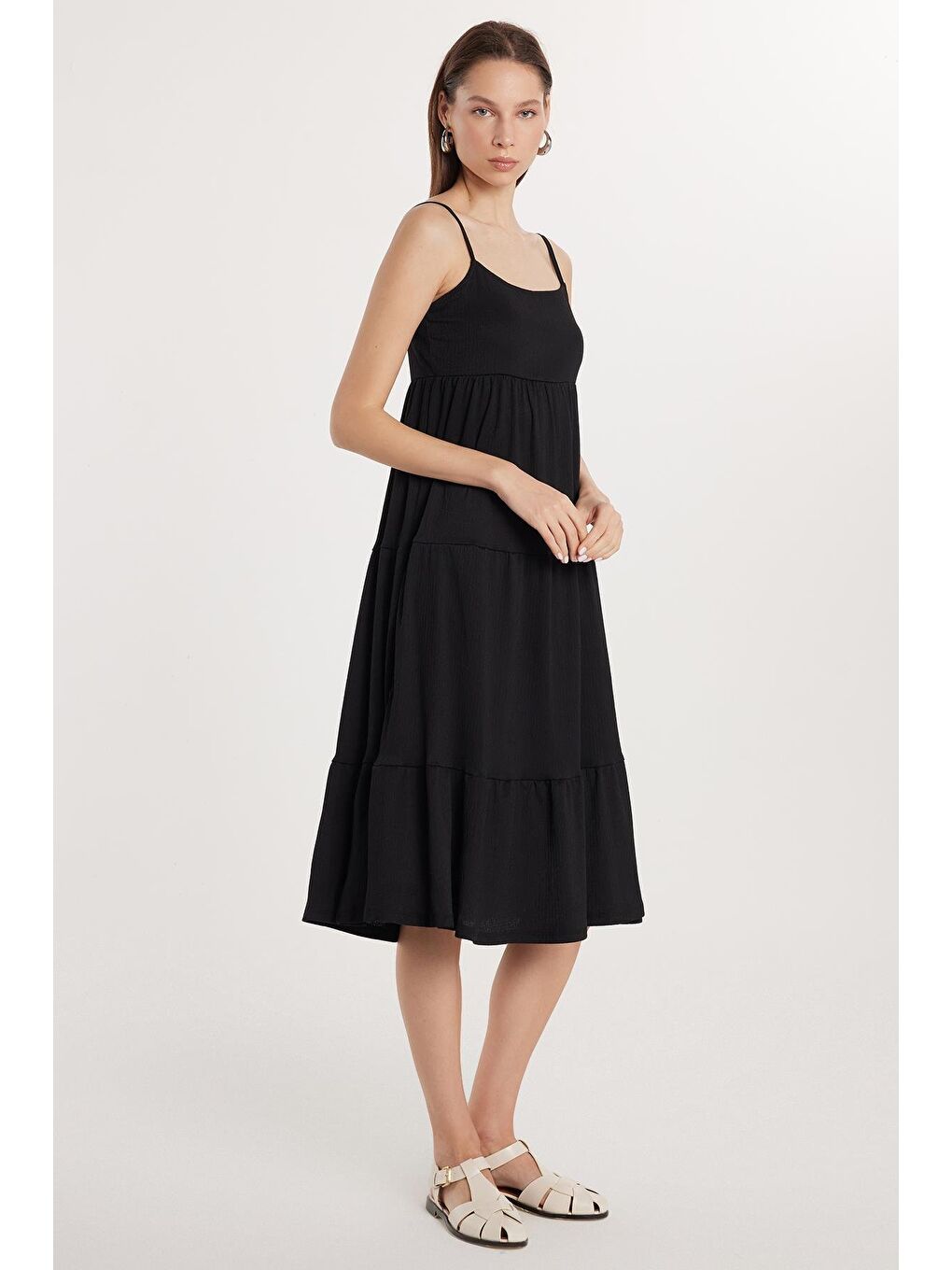 Kadın Slim Fit Dar Kesim İnce Askılı U Yaka Midi Siyah Elbise