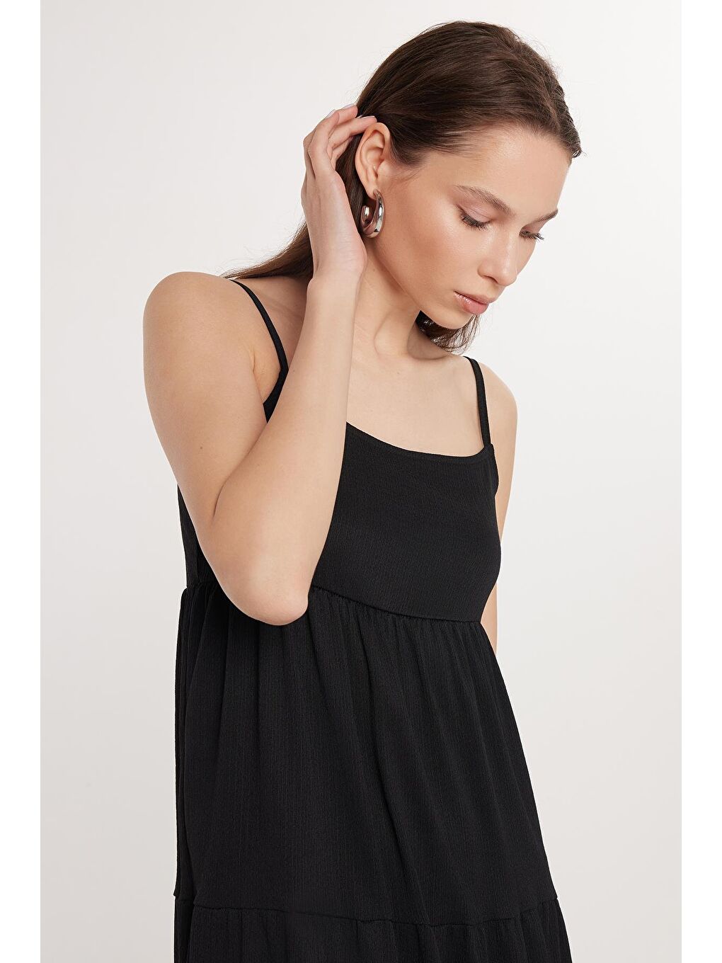 Kadın Slim Fit Dar Kesim İnce Askılı U Yaka Midi Siyah Elbise-1