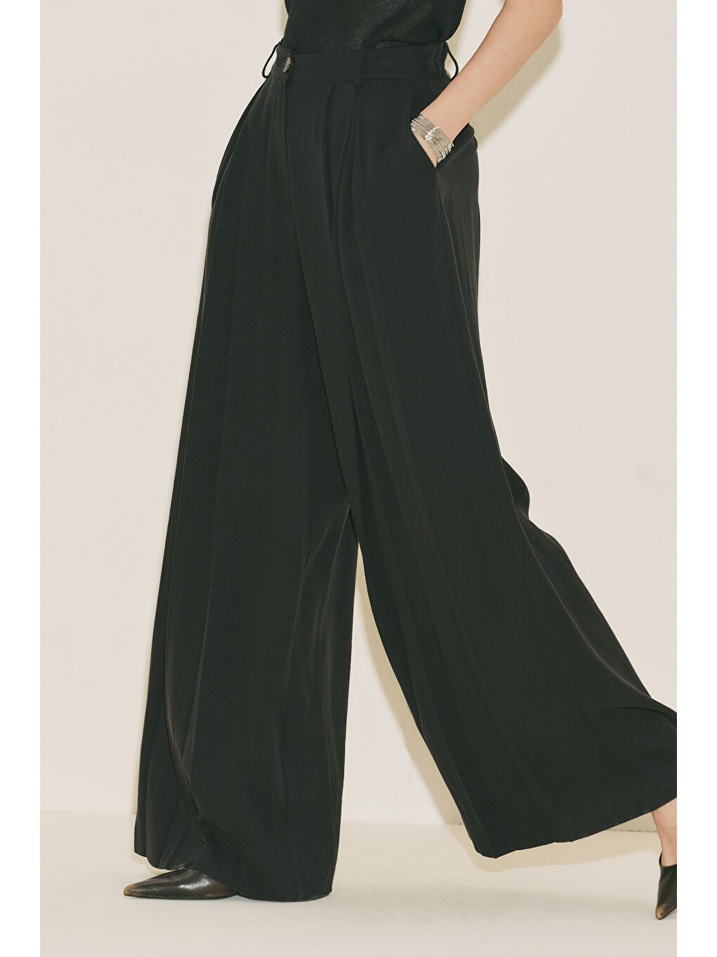 Tansy Pileli Pantolon Siyah-3