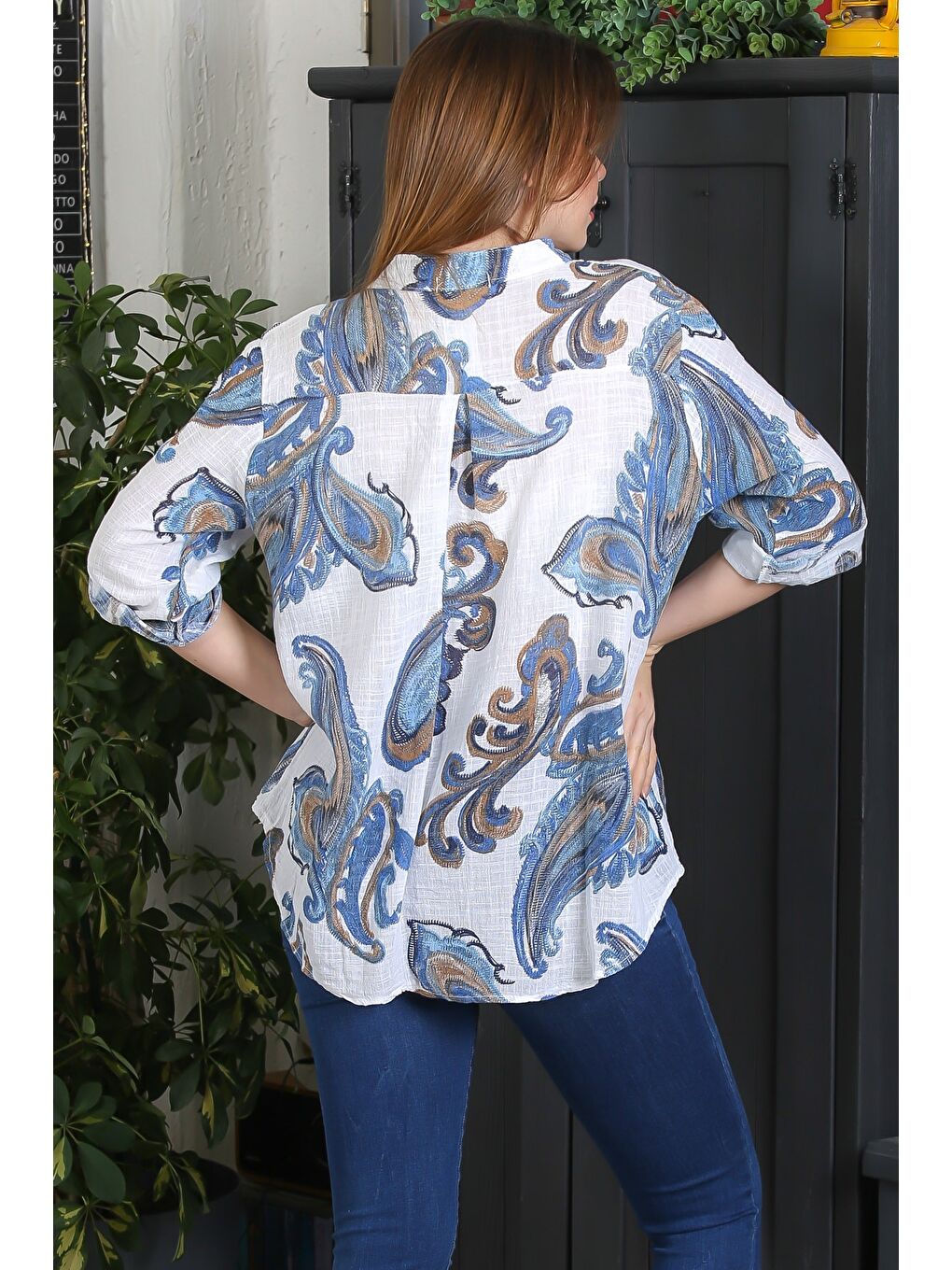 İtalyan Beyaz-Mavi Hakim Yaka Düğmeli 3/4 Kol Şal Desenli Cepli Arkası Uzun Dokuma Bluz 65 63-3