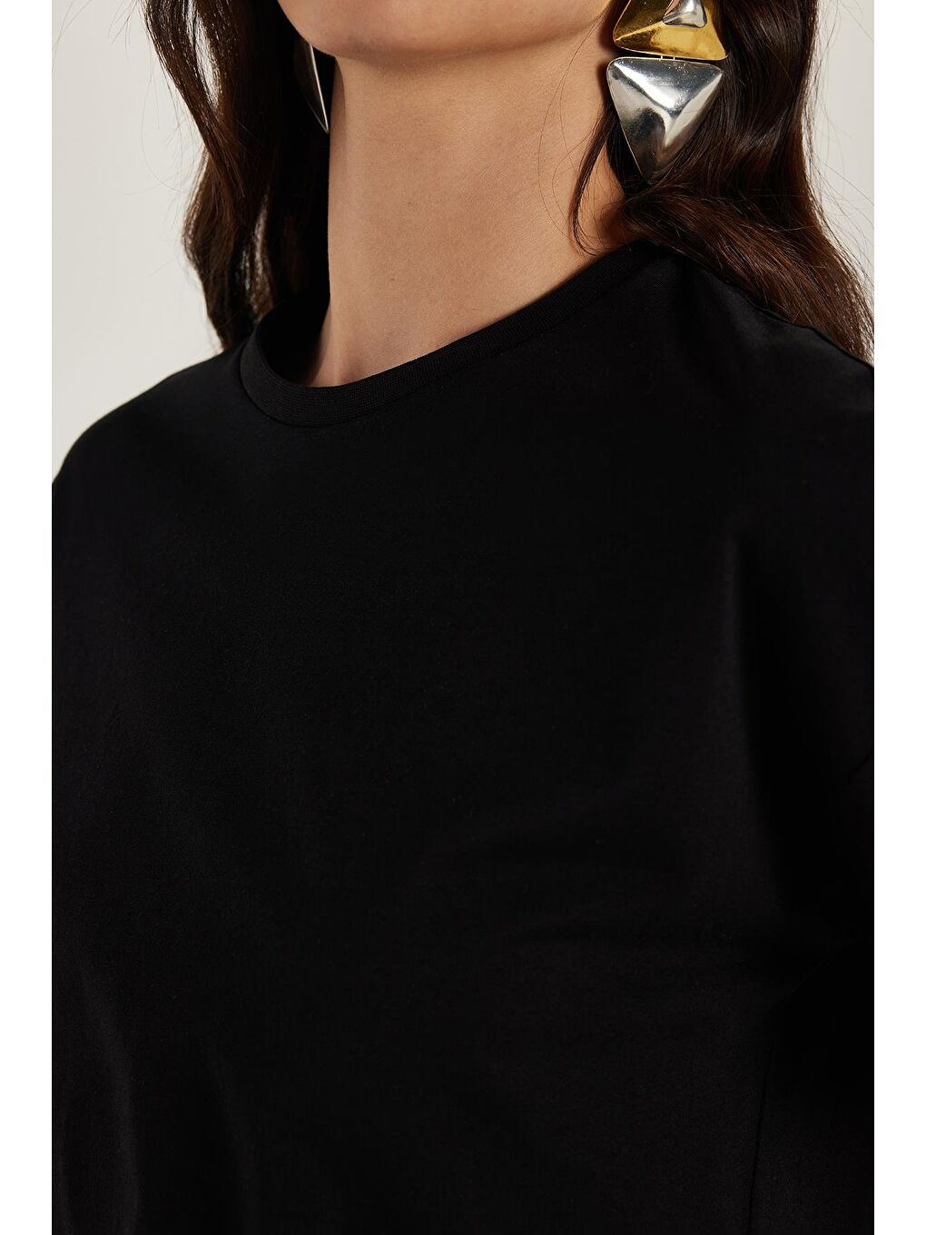 Kadın Relax Fit Rahat Kesim %100 Pamuk Bisiklet Yaka Siyah Tişört-2