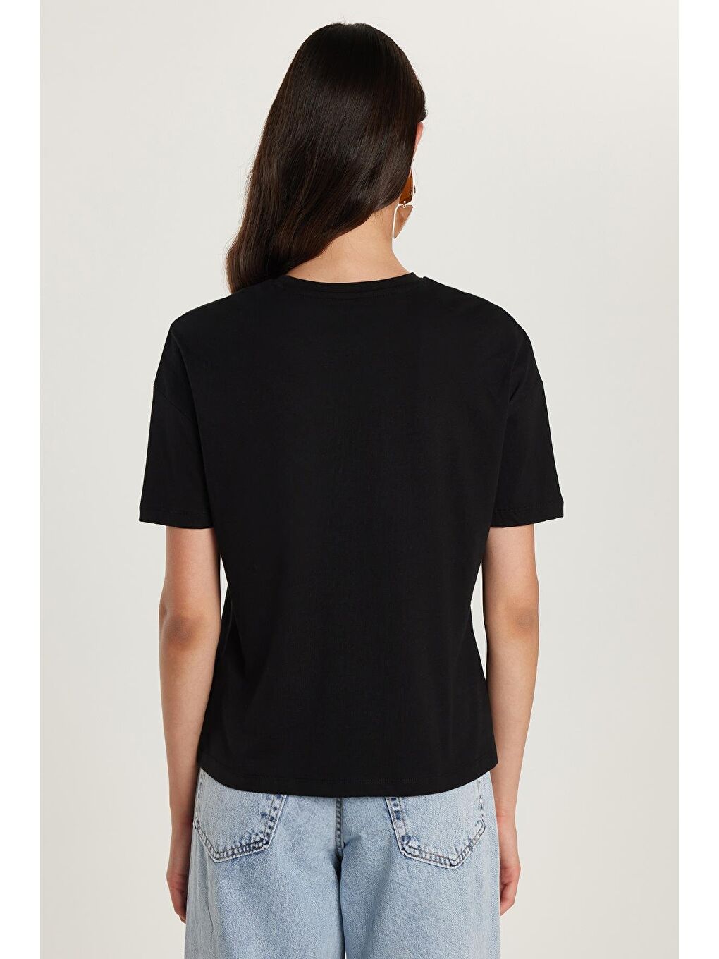 Kadın Relax Fit Rahat Kesim %100 Pamuk Bisiklet Yaka Siyah Tişört-4