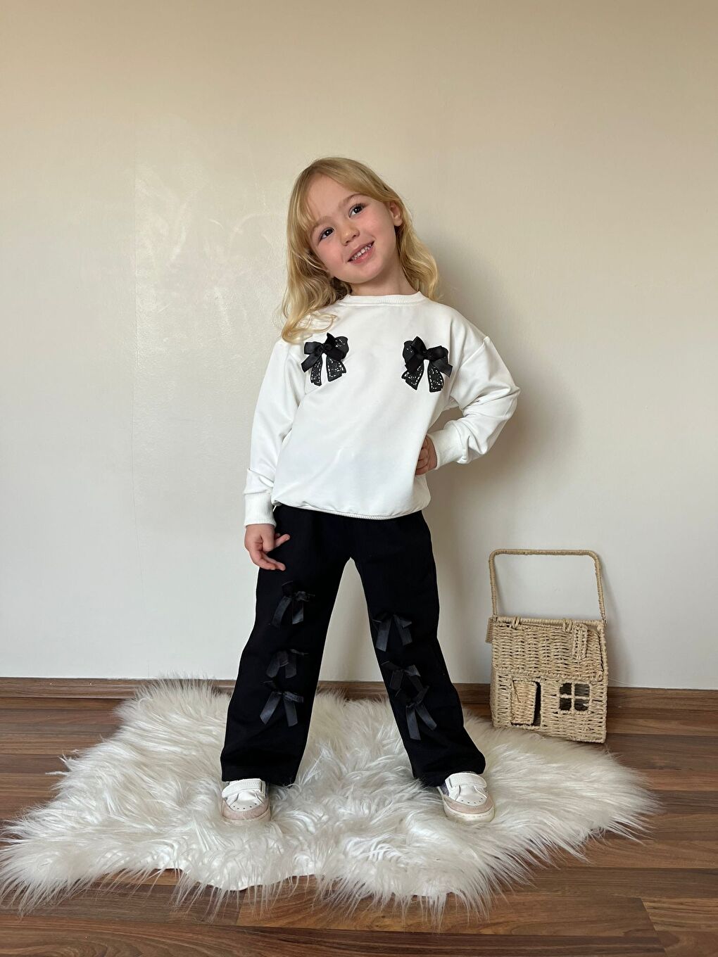 Siyah Kız Çocuk Kurdela Detay Eşofman Alt Üst Takım