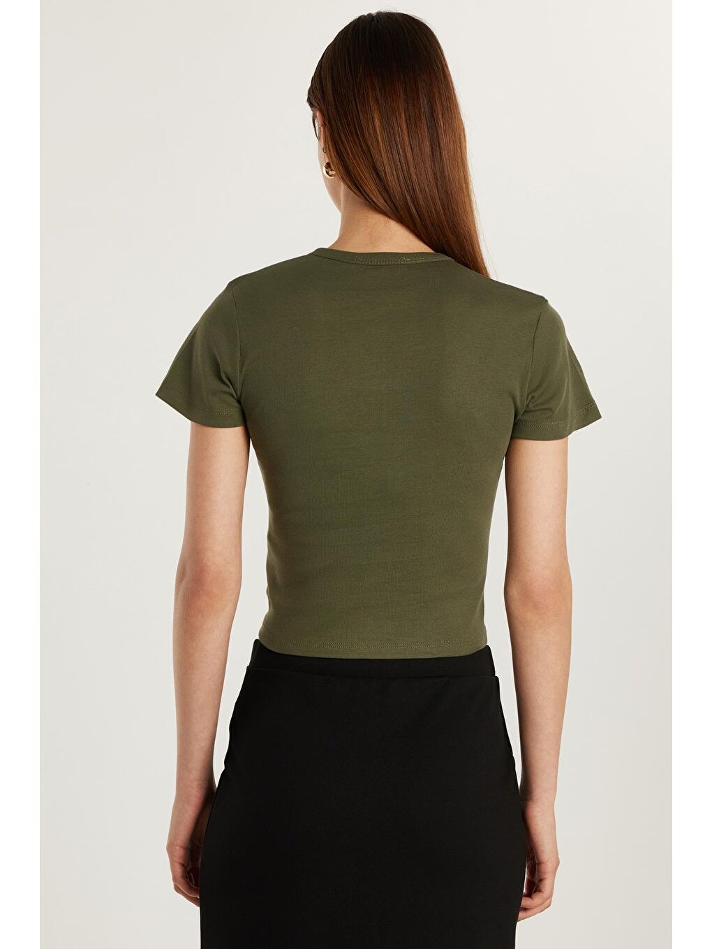 Kadın Slim Fit Dar Kesim Kısa Kollu Bağlamalı Bisiklet Yaka Baskılı Haki Tişört-4